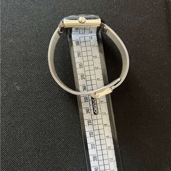 DKNY  Silver Mesh Women’s Band Watch - Picture 3 of 3